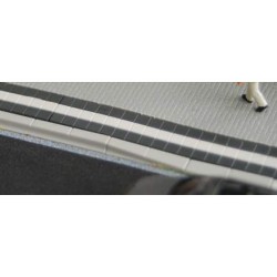 R 70601_Citybord-Haltestelle mit Blindenleitstreifen